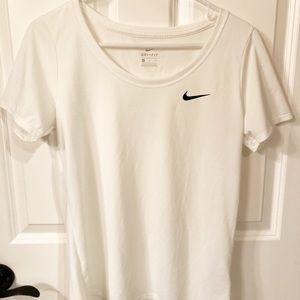 Nike scoop neck T-shirt (size M)